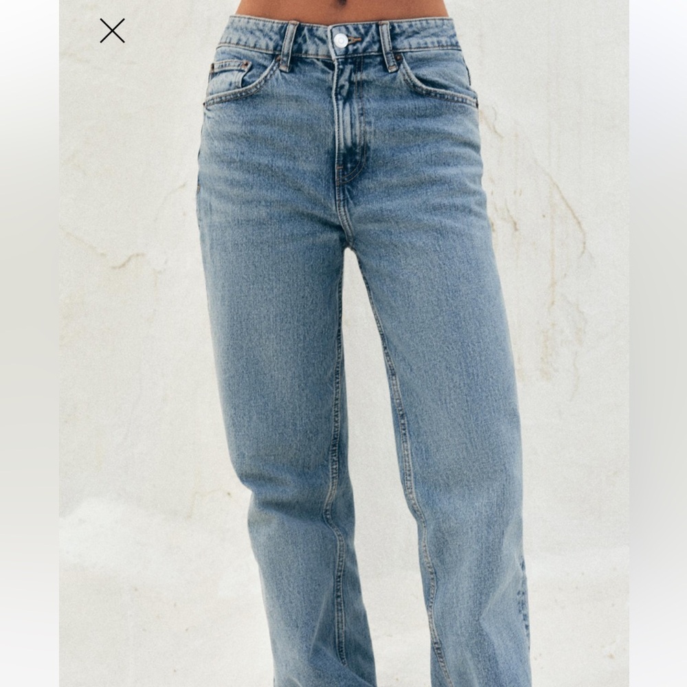 Zara Blue Straight Leg Jeans with Classic Style